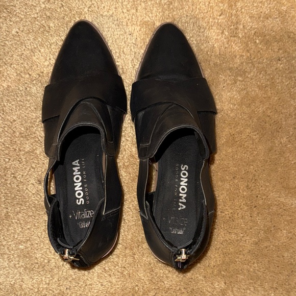 Chic Black Ankle Booties - Picture 4 of 8